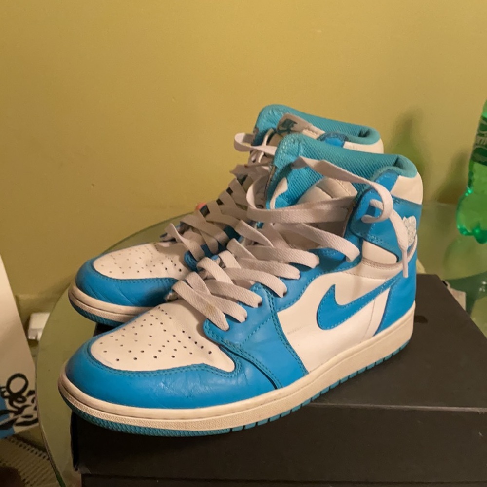 Unc Jordan 1 high size 8.5